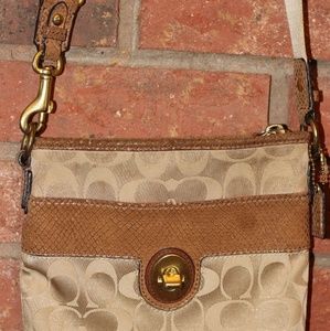 Coach Signature Print Crossbody 😍Coach Signature Print CrossbodybCoach coach